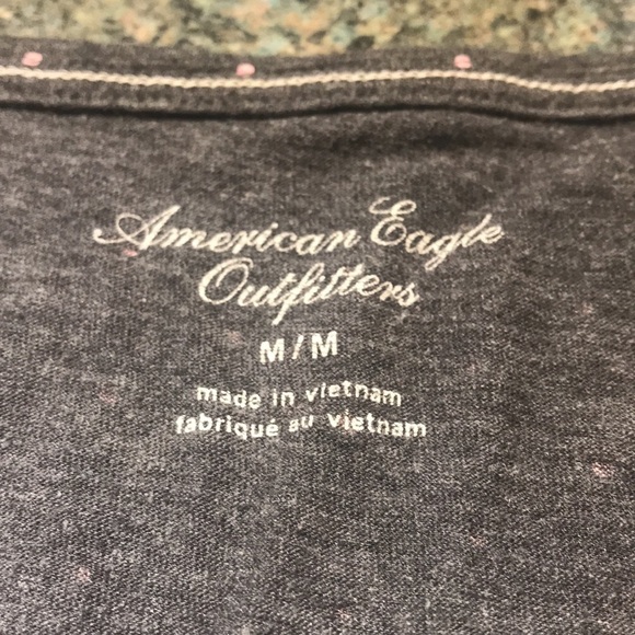 Grey V neck short sleeve American Eagle size Medium.  Pink polka dots.  Bon Jour - Picture 6 of 8